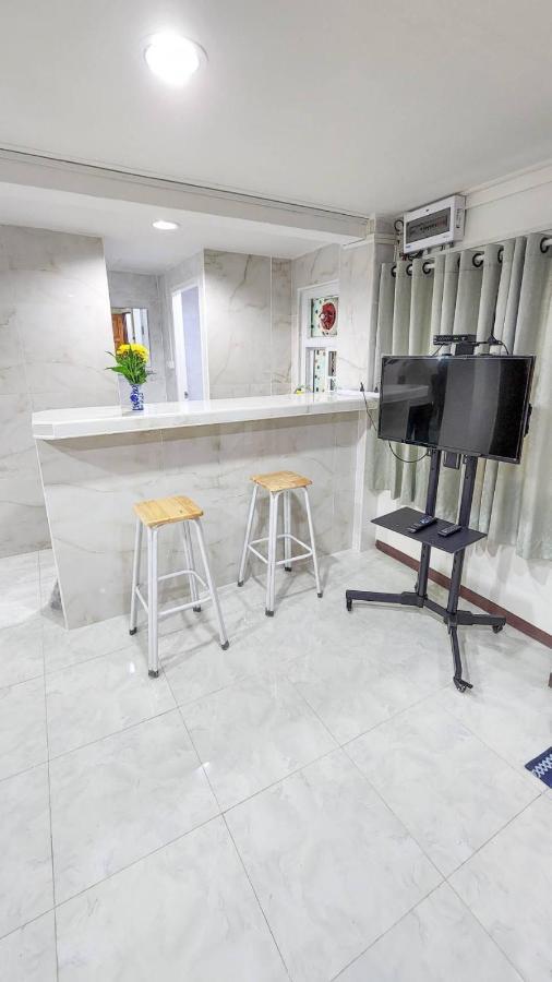 Apartment A4 Dindaeng Bangkok Eksteriør billede