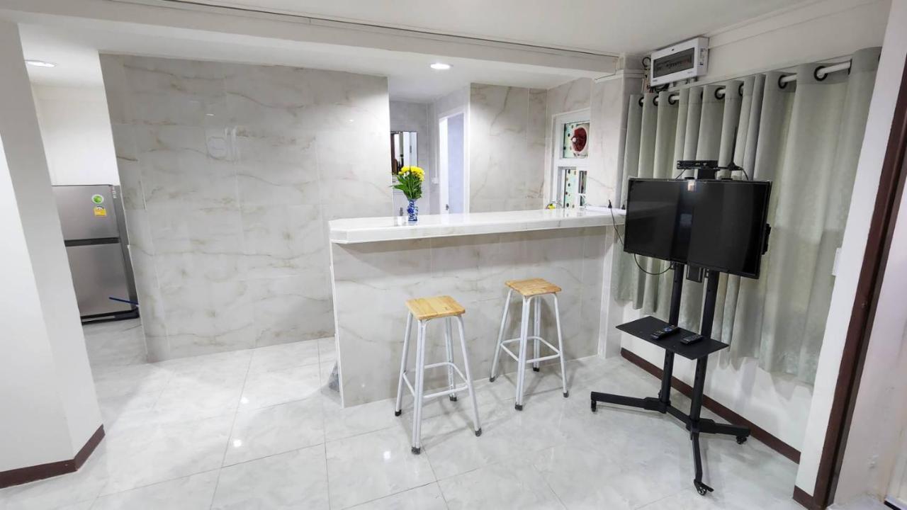 Apartment A4 Dindaeng Bangkok Eksteriør billede