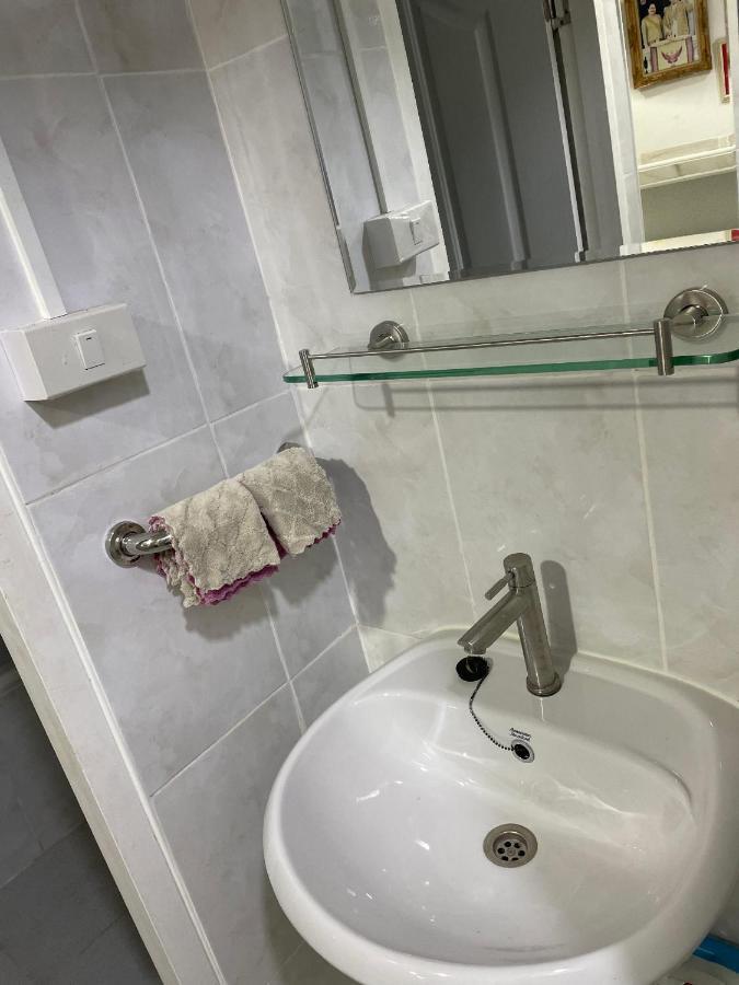 Apartment A4 Dindaeng Bangkok Eksteriør billede